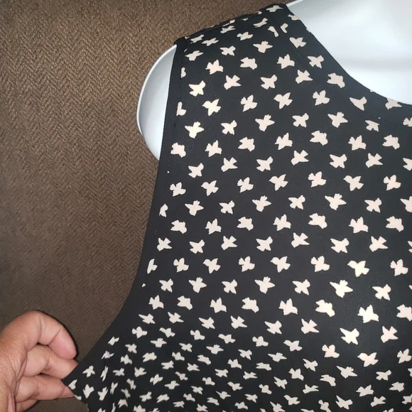 Loft brand women's sleeveless top size XL Black and taupe color with bird prints - Picture 7 of 8